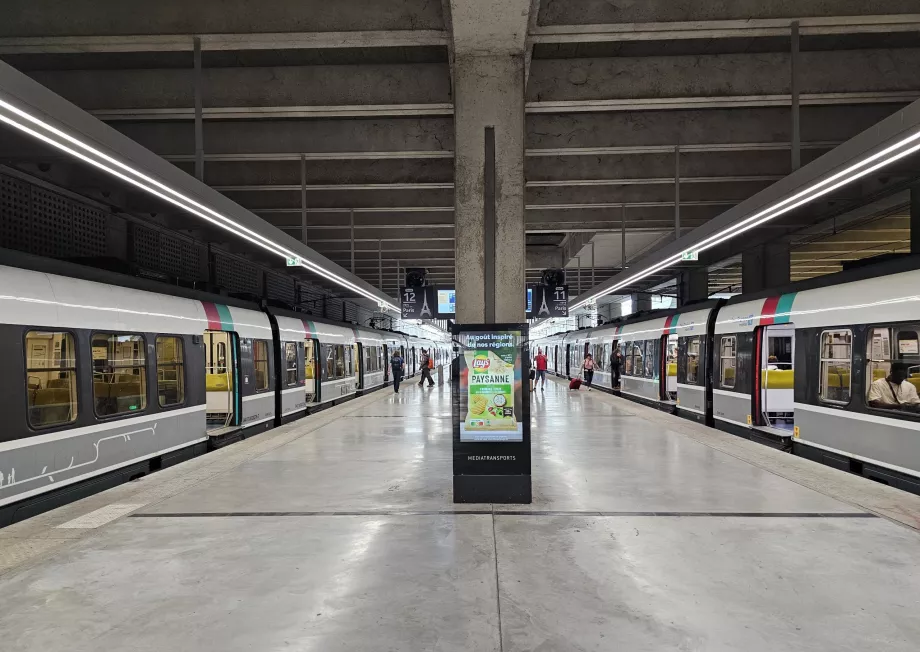 Quais des trains du RER B - terminaux 2