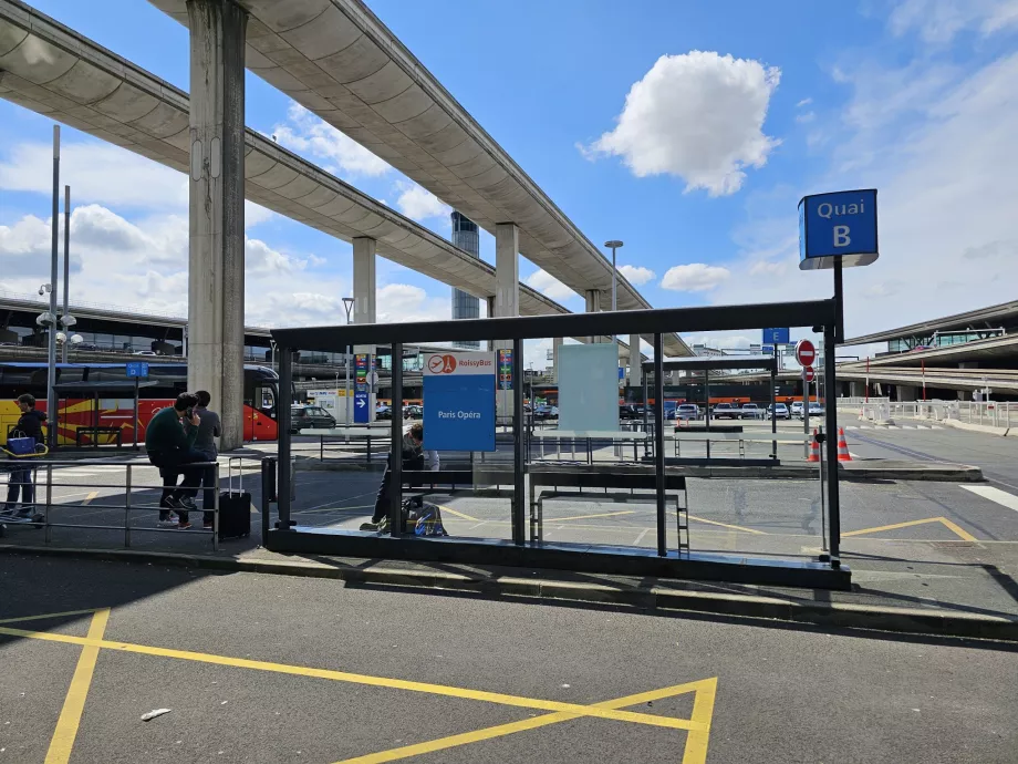 Arrêt RoissyBus entre les terminaux 2E et 2F