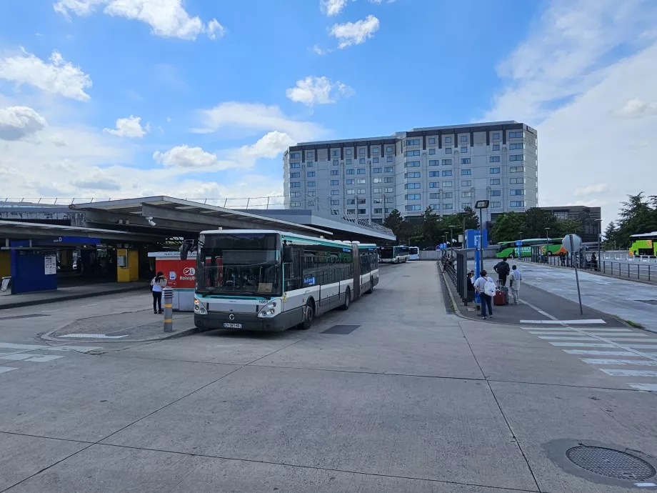 Bus pour le centre de Paris (quai E)