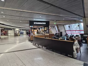 Starbucks, Terminal 1, zone publique