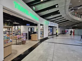 Pharmacie, Terminal 1, zone publique