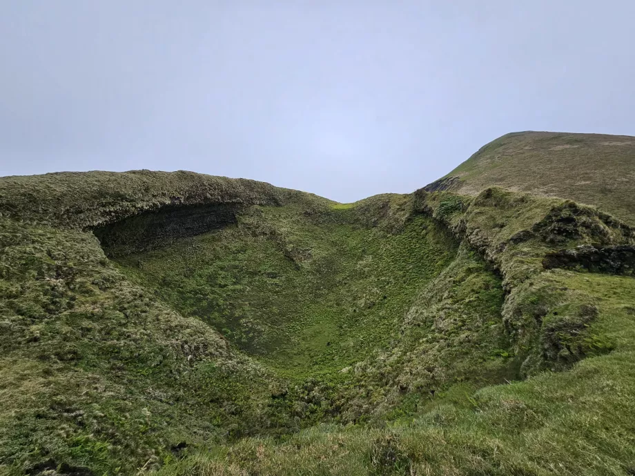 L'un des nombreux cratères volcaniques de la Zona Central