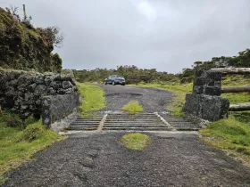Route secondaire au milieu de l'île