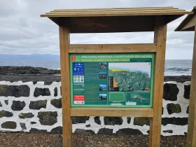 Panneaux d'information aux points importants des sentiers de randonnée