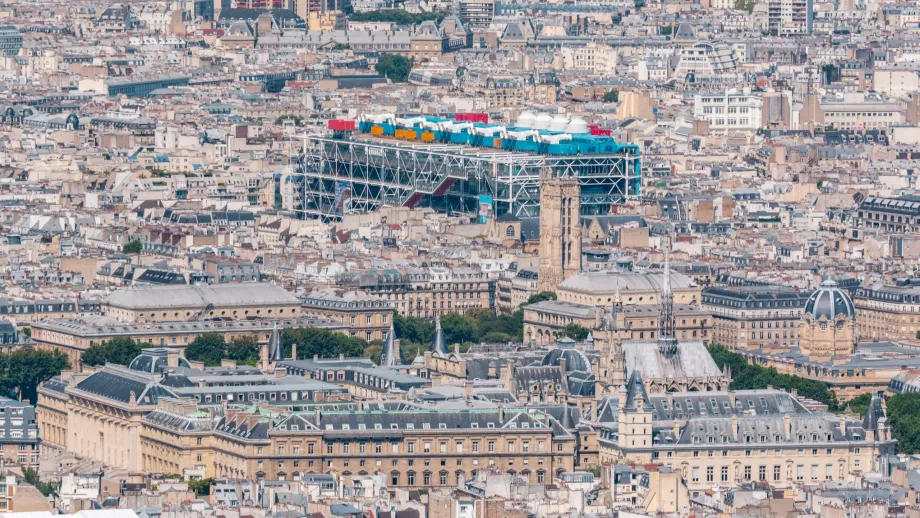 Le Centre Pompidou depuis la Tour Eiffel