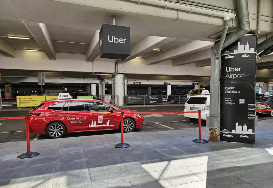 Arrêt Uber à l'aéroport de Varsovie