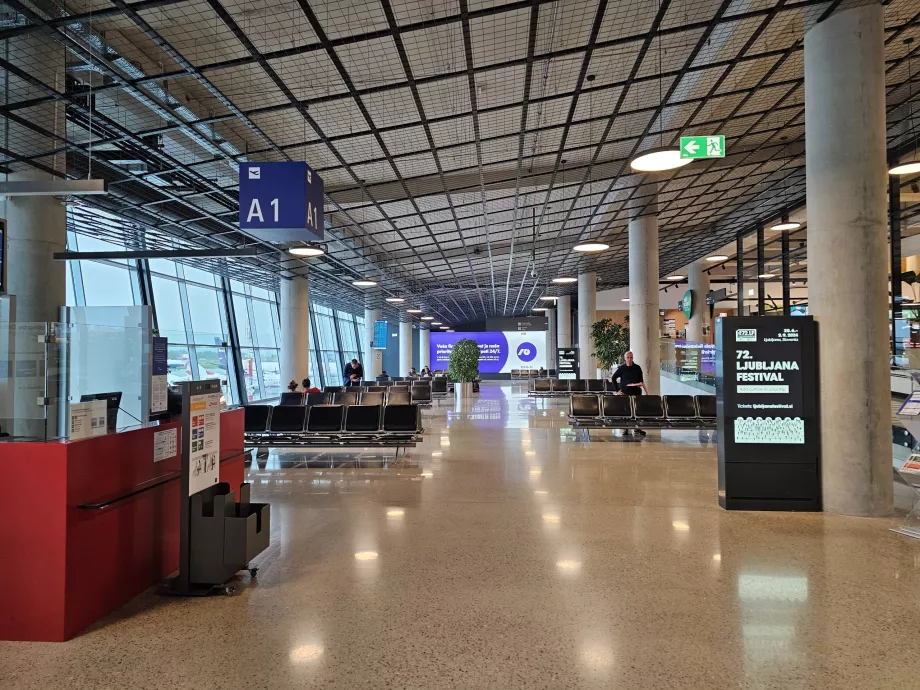 Zone de transit de l'aéroport de LJU