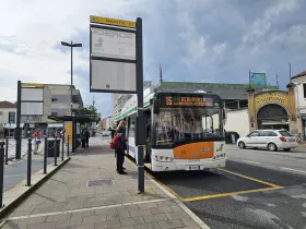 Arrêt de bus 15 pour l'aéroport en face de la gare de Mestre