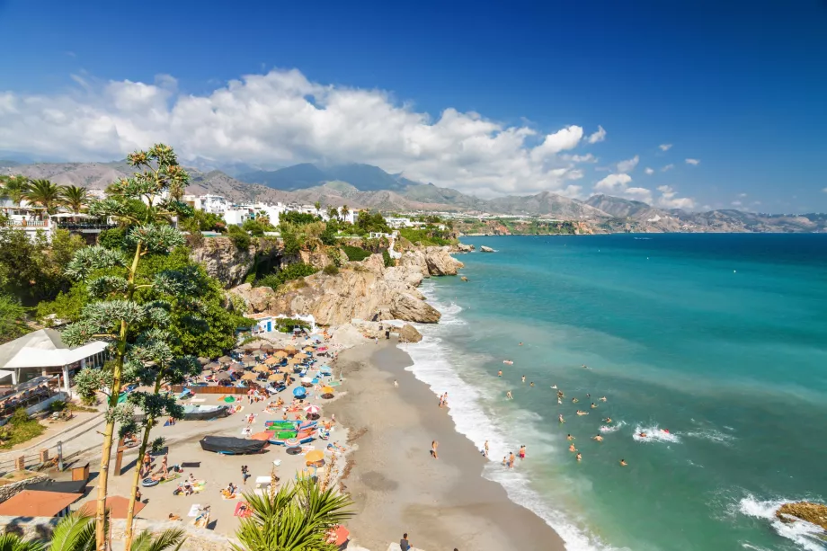 La côte rocheuse de Nerja