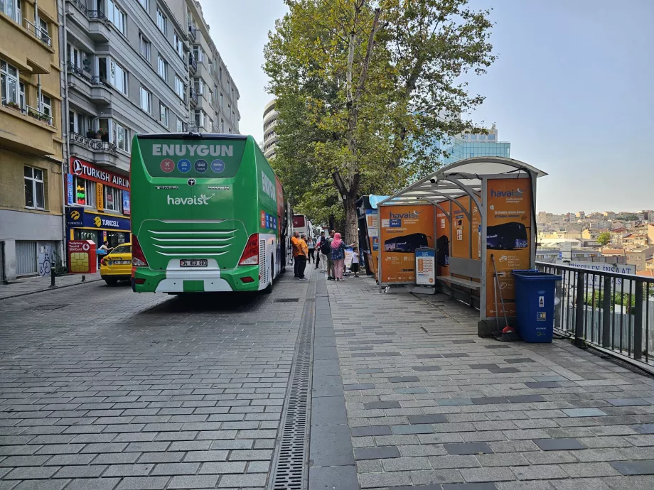 Arrêt de bus à la place Taksim