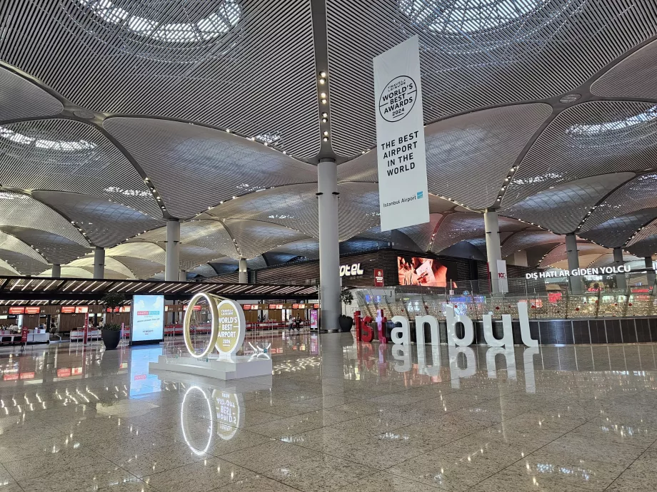 Aéroport d'Istanbul, zone publique, départs