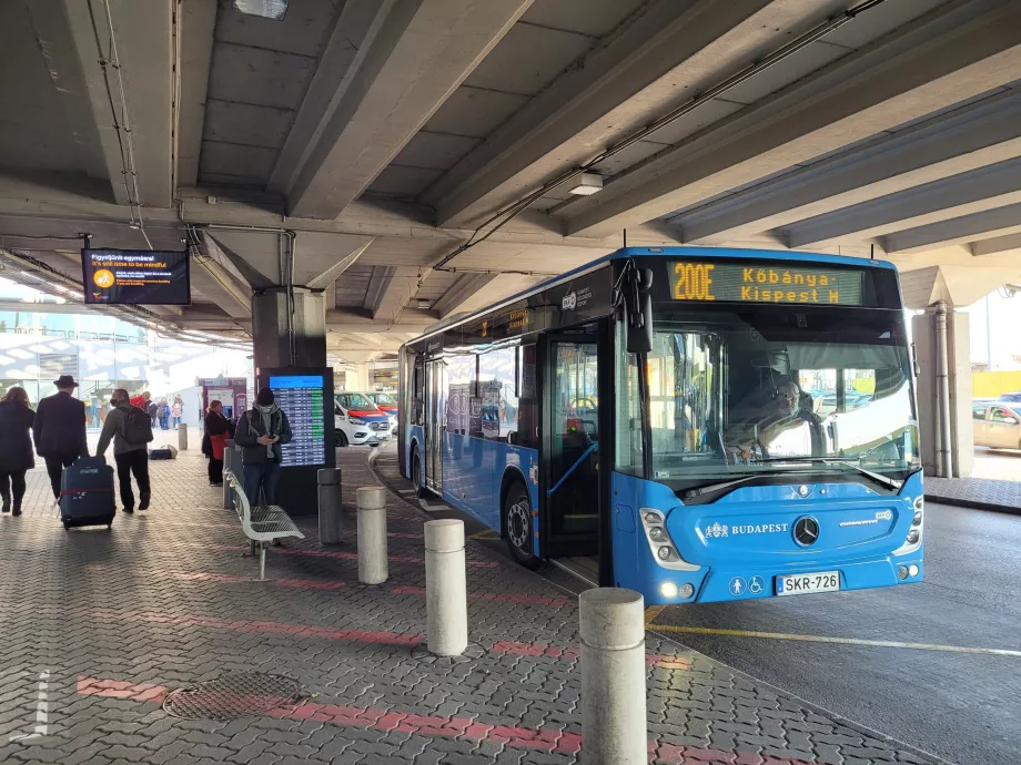 Arrêt des transports publics à l'aéroport