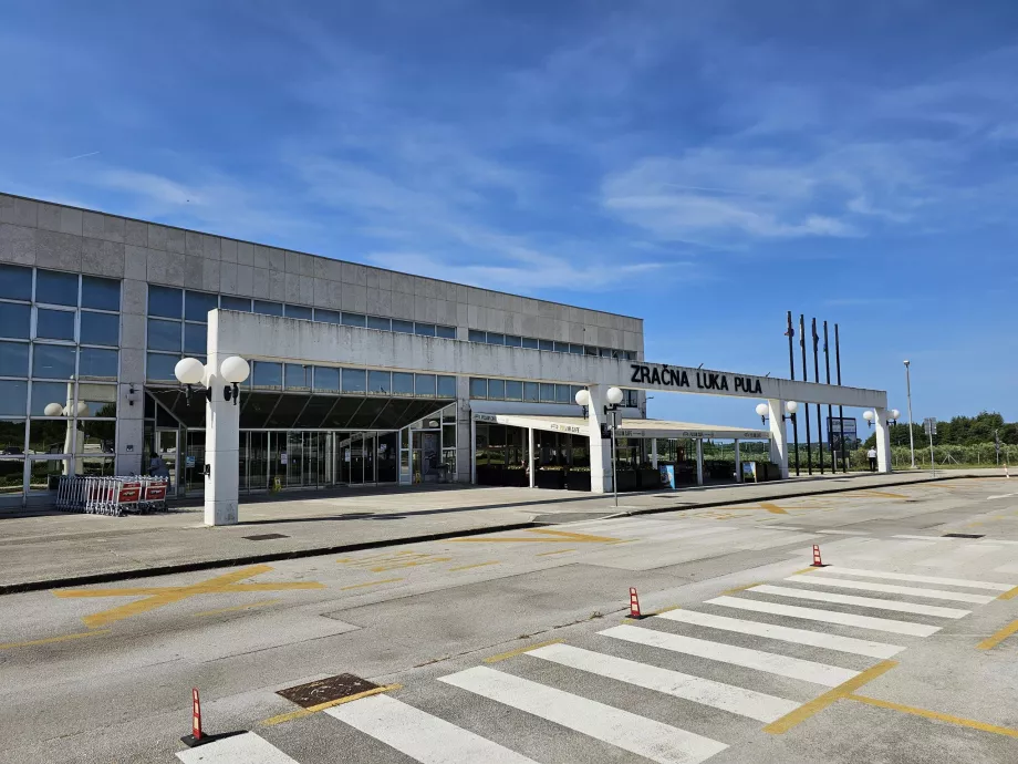 Terminal de l'aéroport de Pula