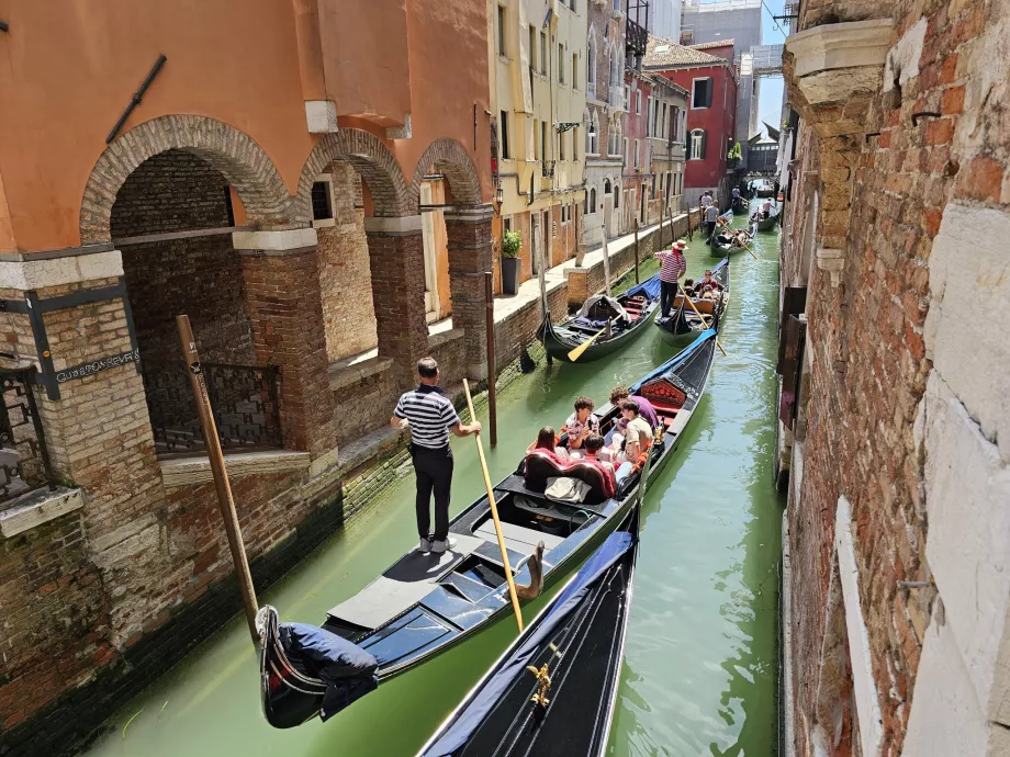 Gondoles sur le canal du Rio de Vin