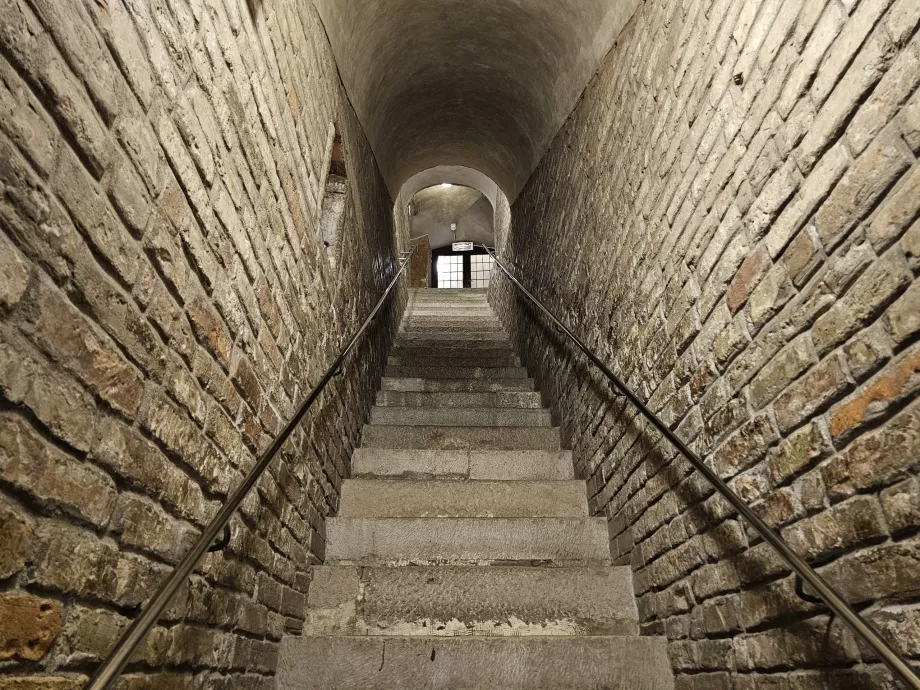 Escalier de la galerie de la basilique