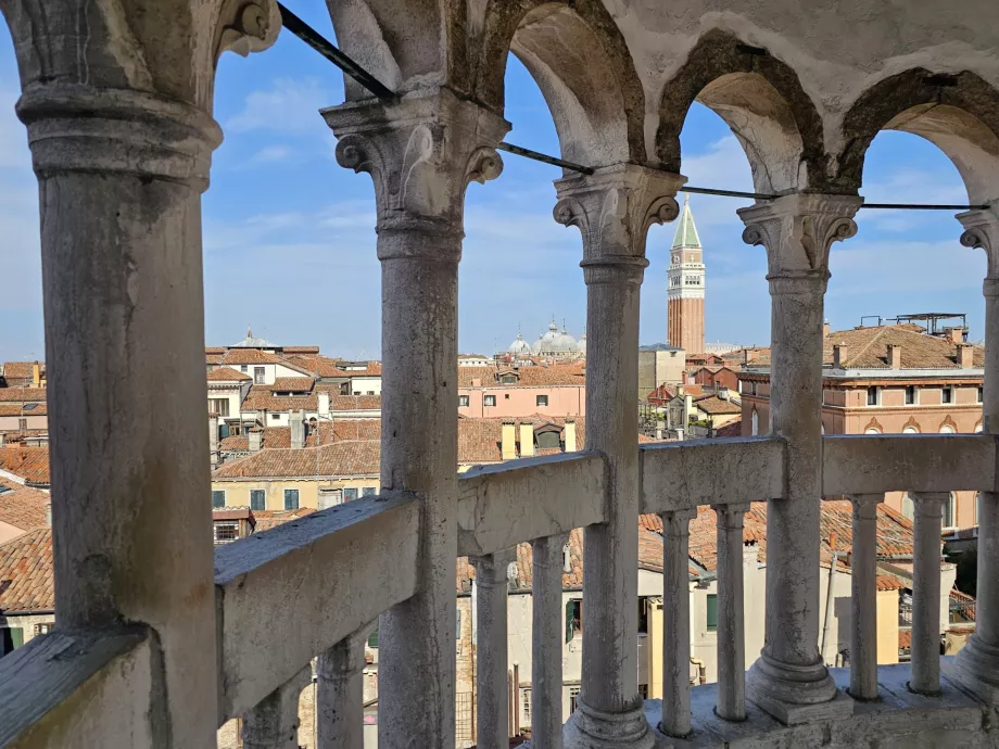 Vue du Palais Contarini del Bovolo