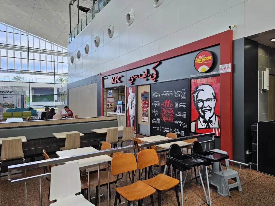 KFC, hall d'arrivée, espace public