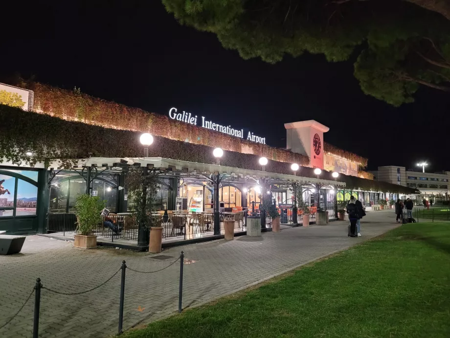 arrivée à l'aéroport de Pise