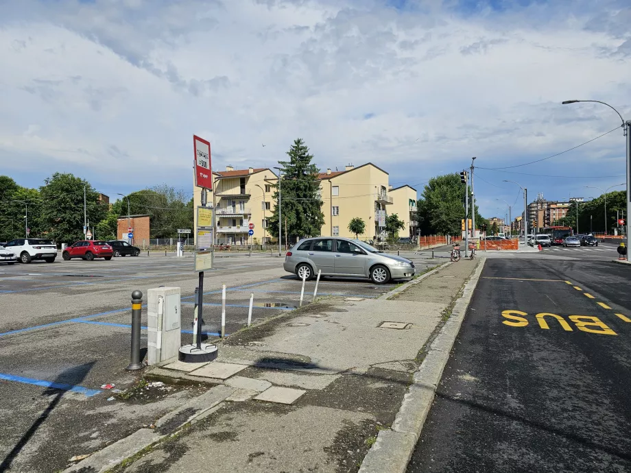 Arrêt de bus 944, Ospedale Maggiore