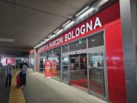 Arrivée à l'aéroport de Bologne