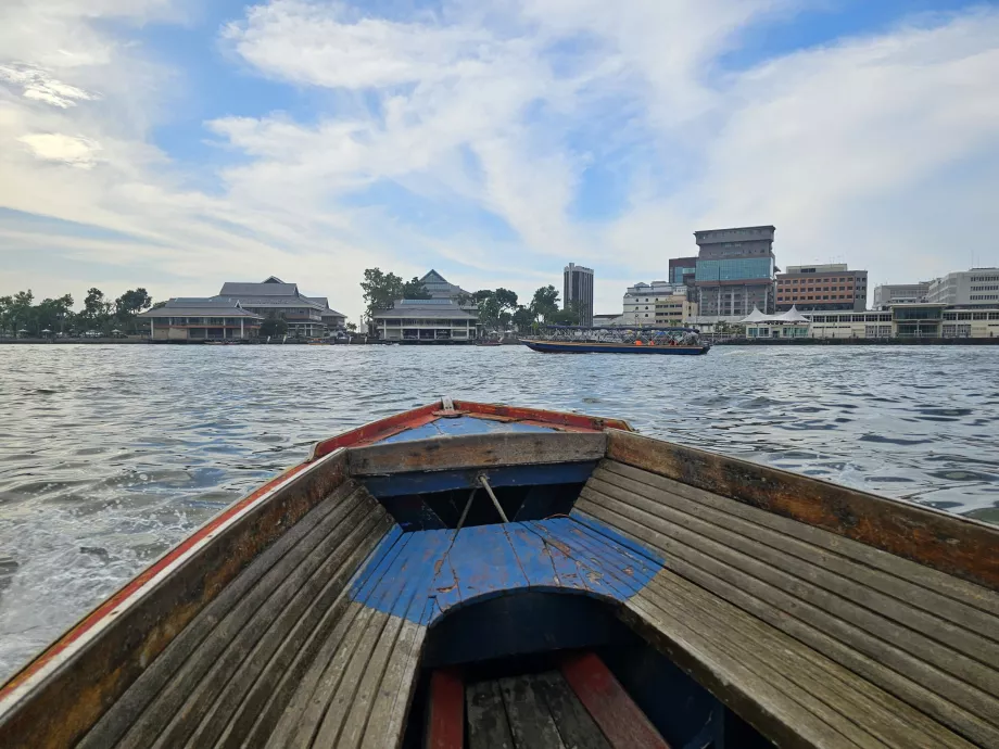 Le voyage en bateau depuis Kampong Ayer