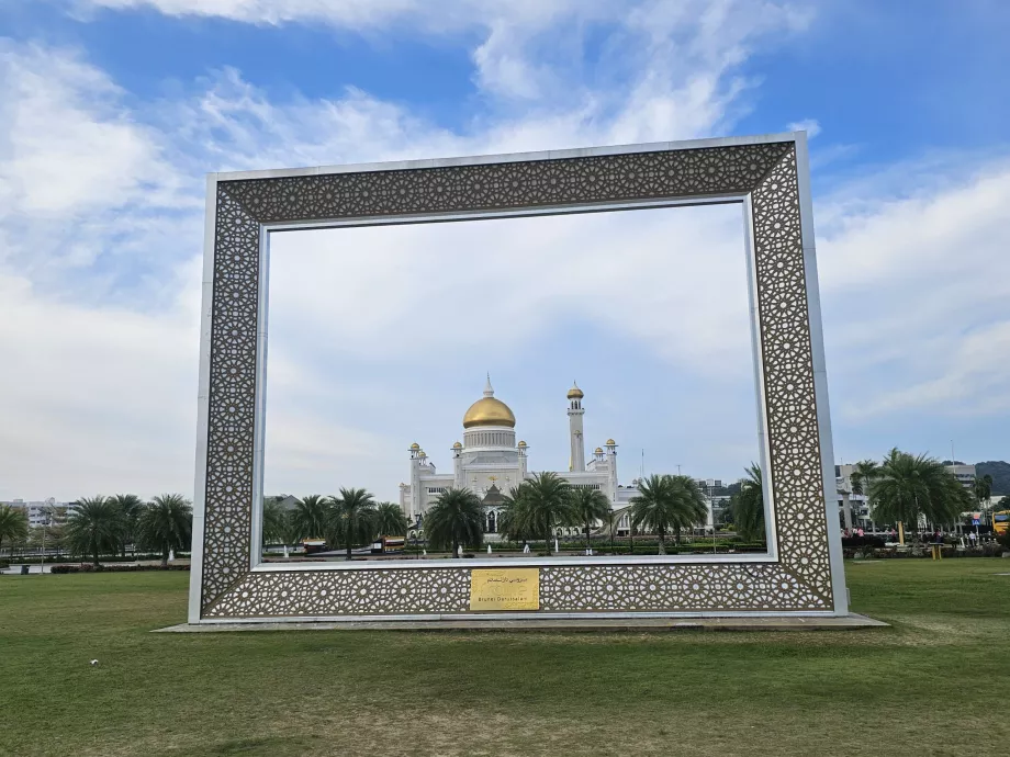 Cadre, Bandar Seri Begawan