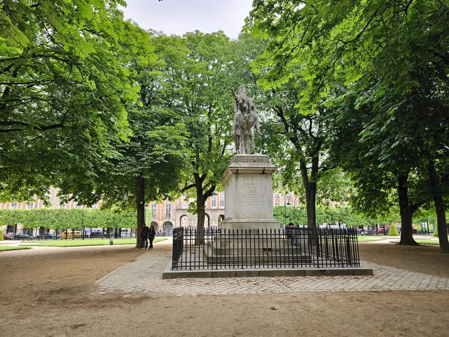 Statue équestre, Place des Vosges