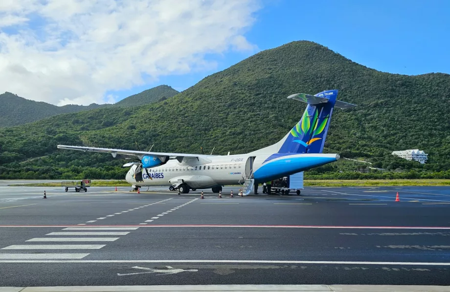 ATR72 à l'aéroport de Saint Martin SFG