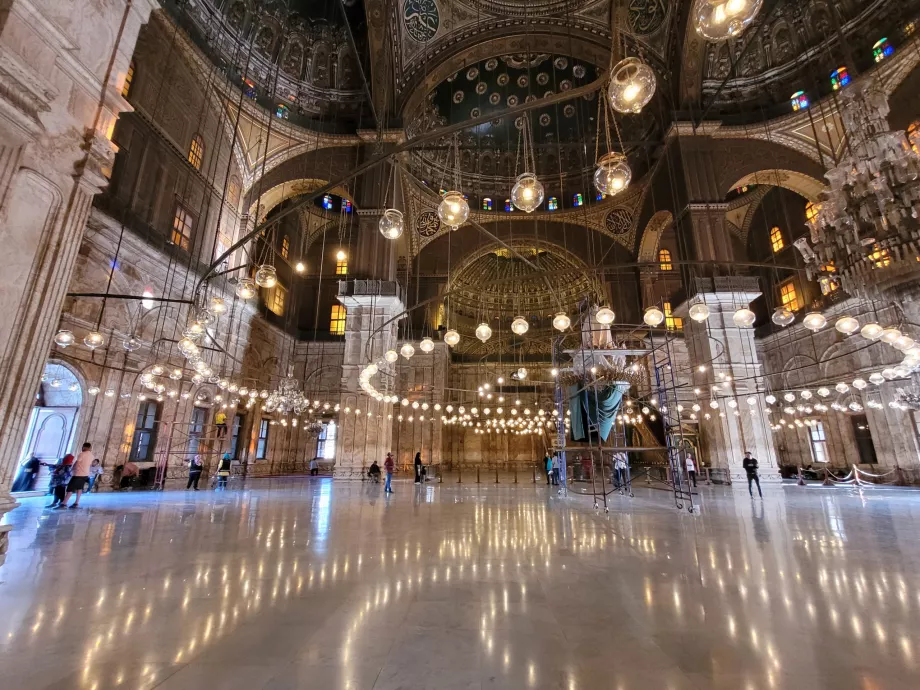 Intérieur de la mosquée Muhammad Ali, citadelle du Caire