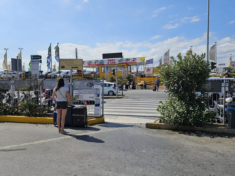 Crossing direction intercity buses