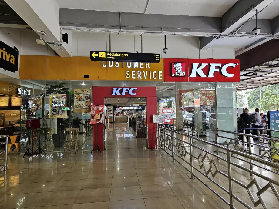 KFC devant le hall d'arrivée