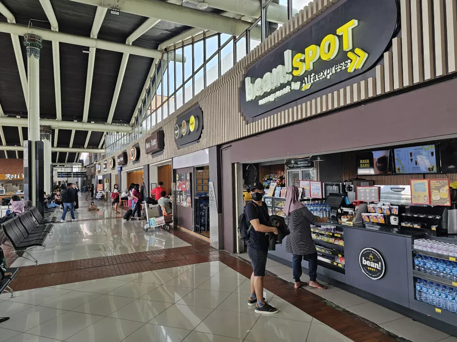 Boutiques, partie publique du terminal 1