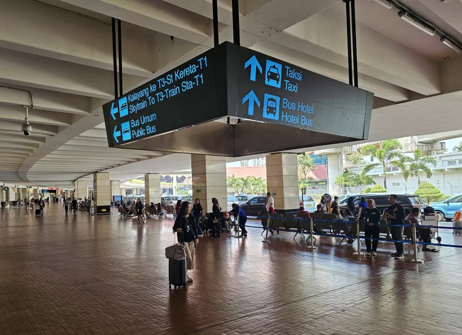 Panneaux de signalisation, aéroport de Jakarta