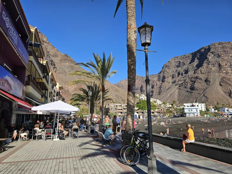 Playa de la Calera, promenade