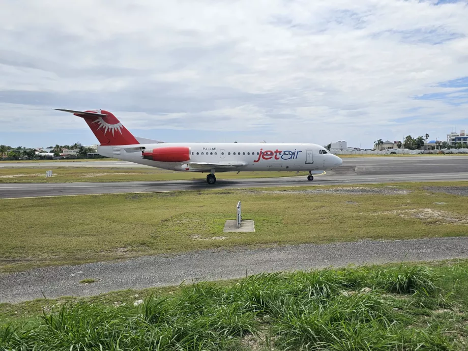 Fokker F70, aéroport de SXM