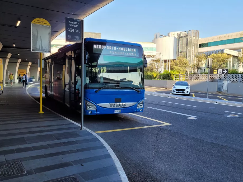 Arrêt de bus Cotral