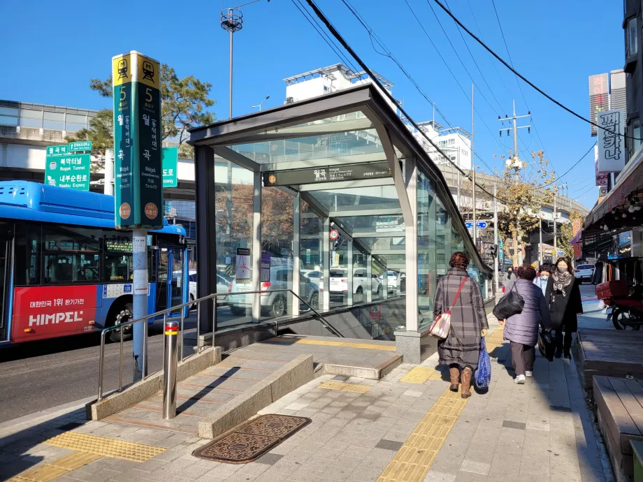 Entrée du métro, Séoul