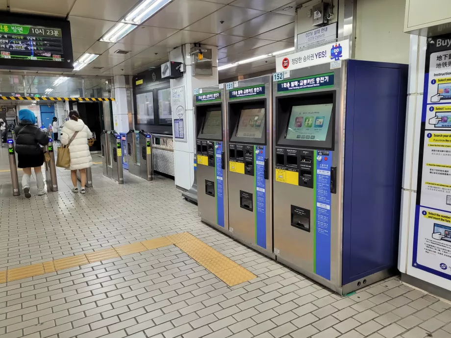 Distributeurs de tickets dans le métro