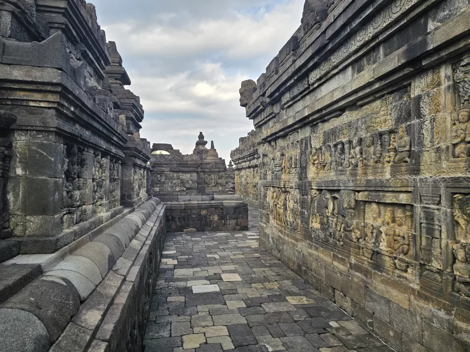 Décorations et reliefs, temple de Borobudur