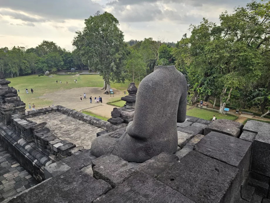 Bouddha sans tête, temple de Borobudur