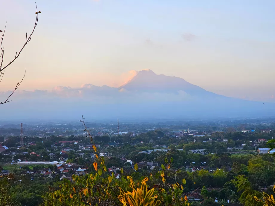 Ratu Boko, vue sur le volcan Merapi