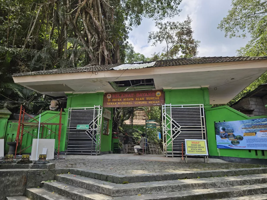 Entrée du parc national du Merapi