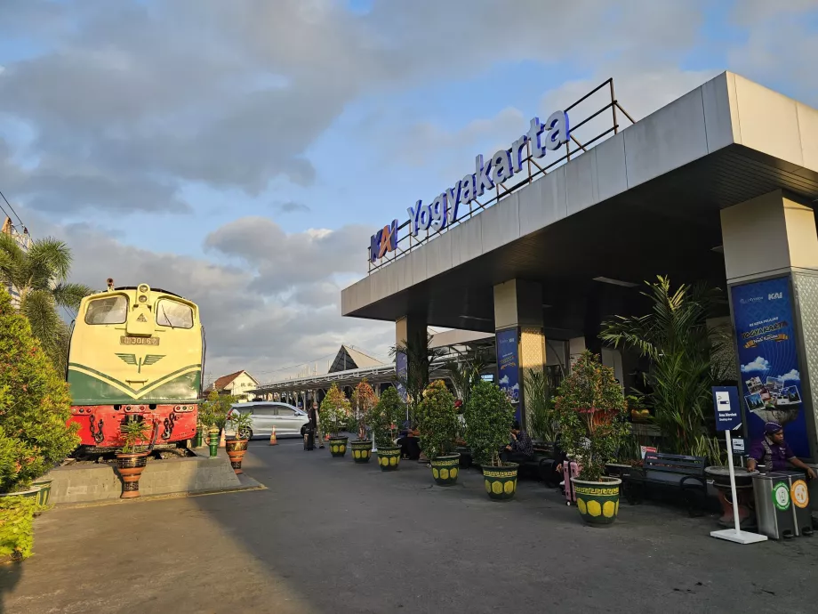 Entrée principale de la gare de Yogyakarta