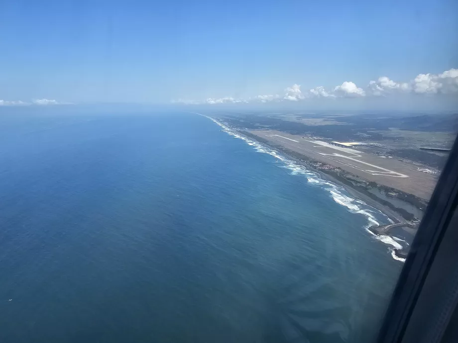 Aéroport de Yogyakarta YIA vu de l'avion