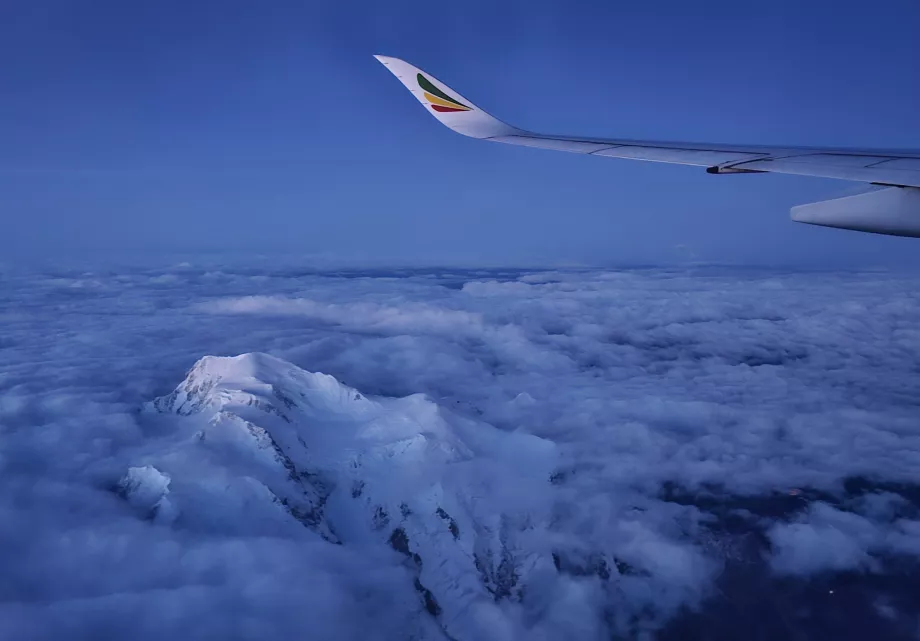 Ethiopian Airlines, Airbus A350 en descente vers l'aéroport de Genève