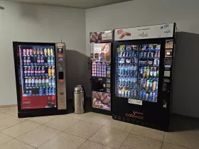Distributeurs automatiques à l'aéroport de Brno