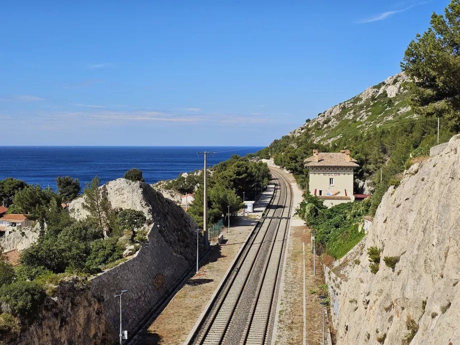 Train via Cote Bleue