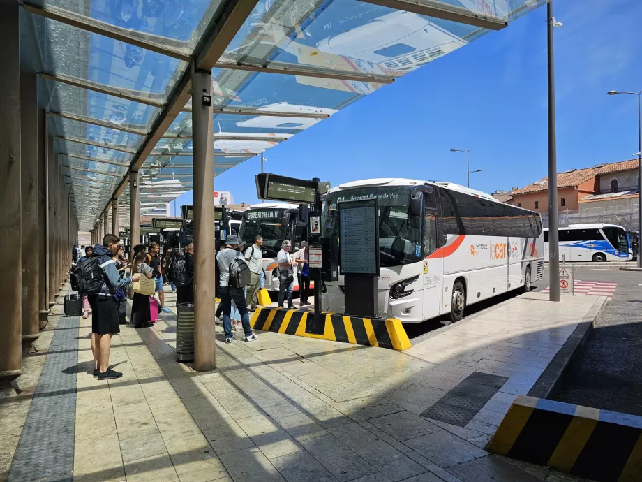 Arrêt de bus de l'aéroport, St Charles