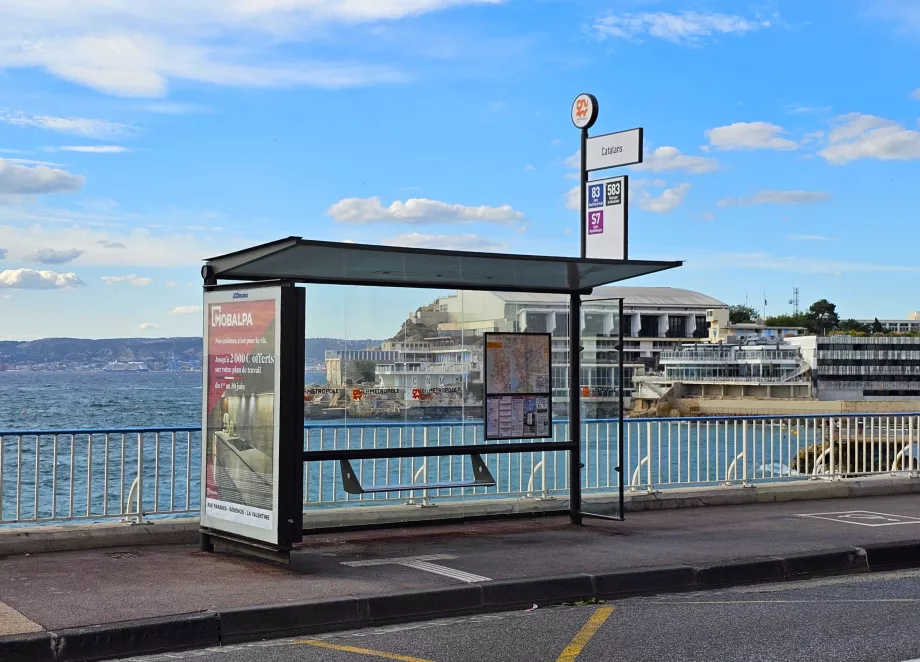 Arrêt de bus des transports publics