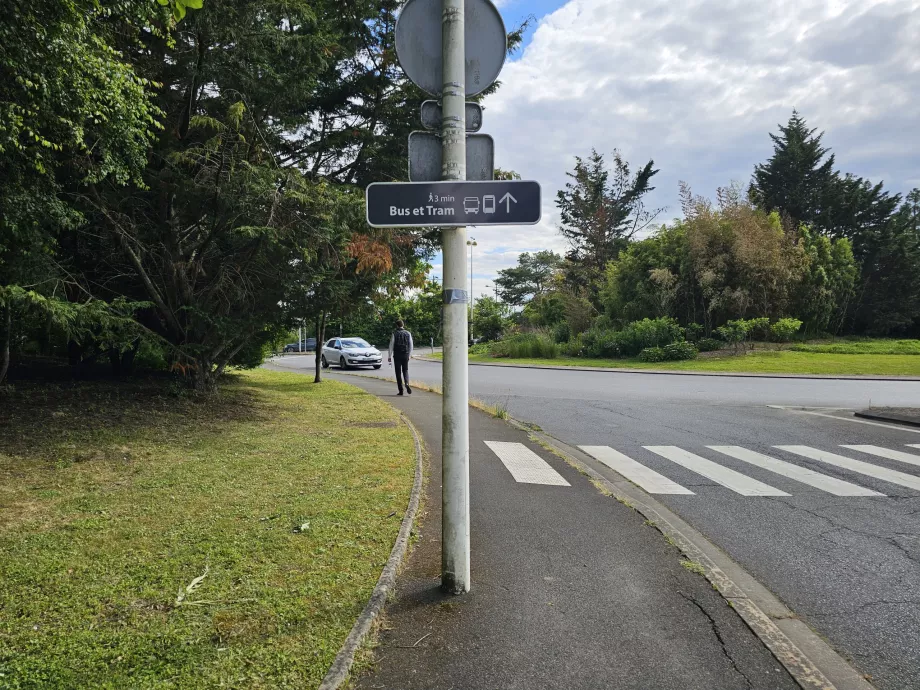 Le chemin vers les arrêts de transport public